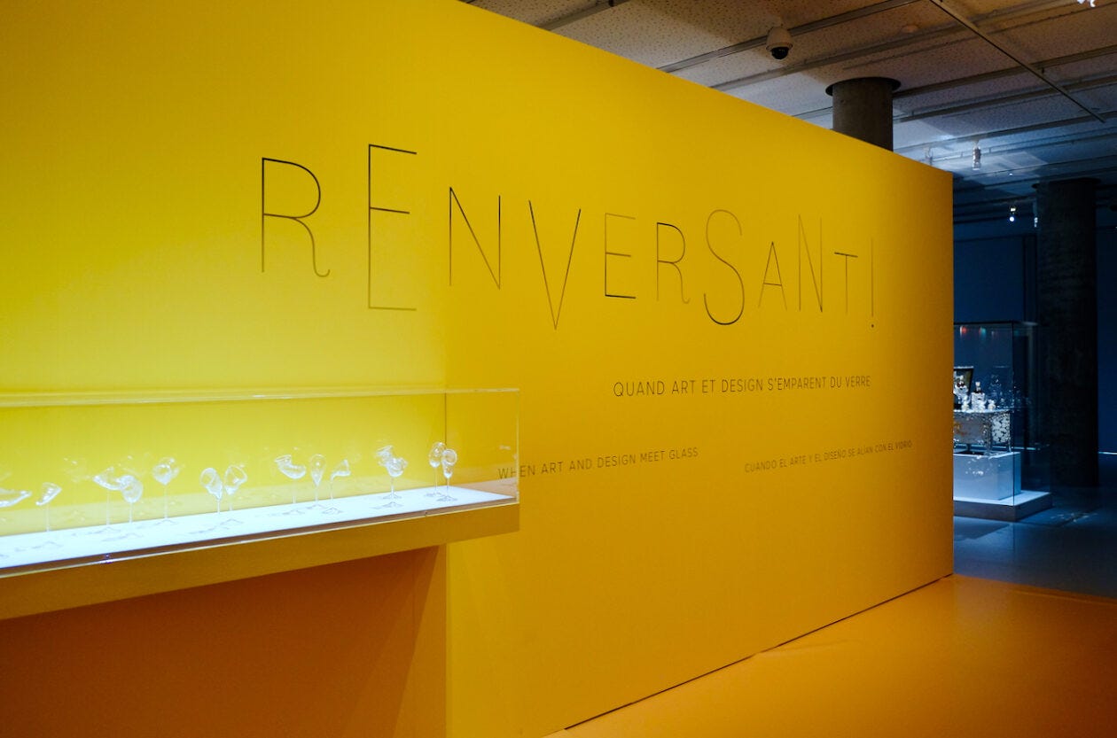 Yellow wall with "Renversant!" stenciled onto it; this was the title of an exhibition at the Cité du Vin in Bordeaux Yellow wall with "Renversant!" stenciled onto it; this was the title of an exhibition at the Cité du Vin in Bordeaux