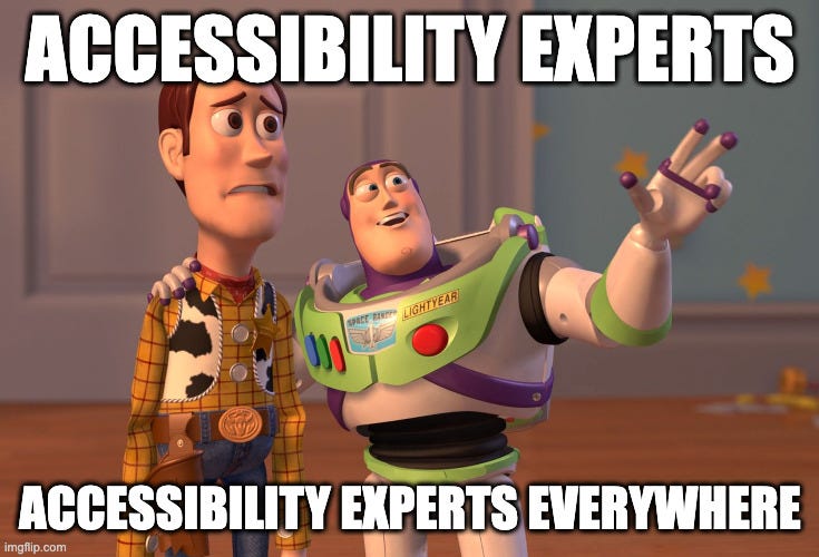 Meme tratto dal film Toy Story. A sinistra, Woody ha un’espressione perplessa; a destra, Buzz Lightyear guarda lontano con entusiasmo e indica con un braccio teso. Il testo sovrapposto recita: "ACCESSIBILITY EXPERTS" in alto, e "ACCESSIBILITY EXPERTS EVERYWHERE" in basso.