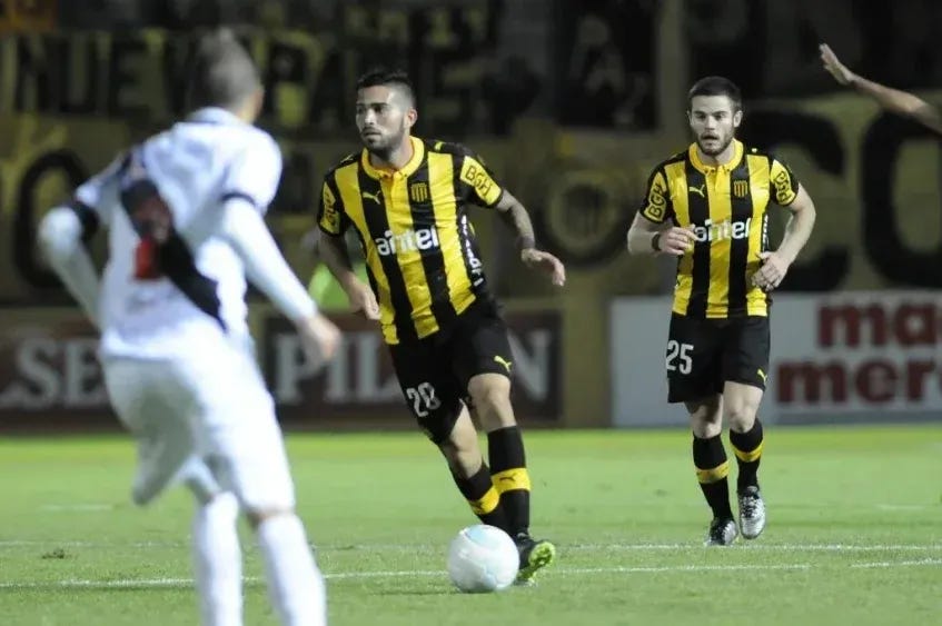 Nicolás Albarracín anotó el primer gol de Peñarol en el Campeón del Siglo