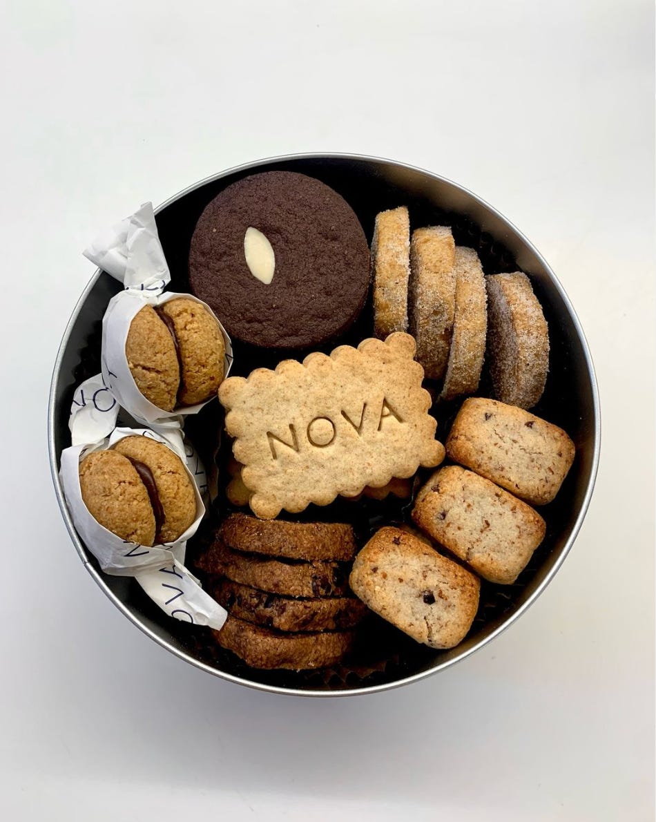 A bowl of cookies and cookies

Description automatically generated