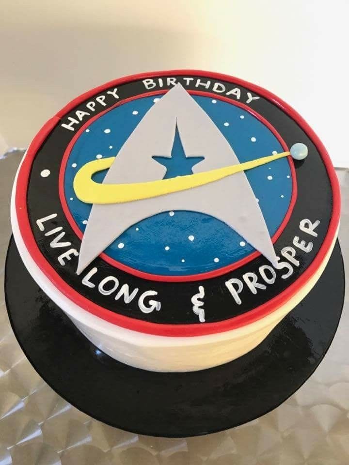 Star Trek Federation birthday cake with insignia. #peridotsweets | Star  trek birthday, Birthday, Birthday cake