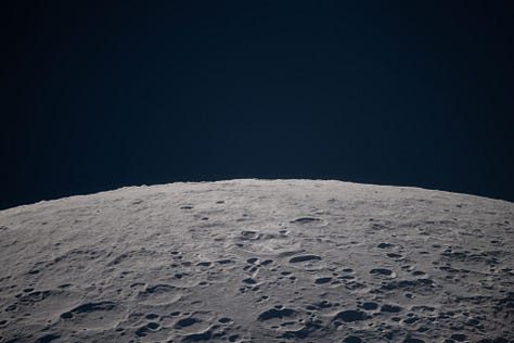 a galeria apresenta 9 fotos feitas pela tripulação da Artemis