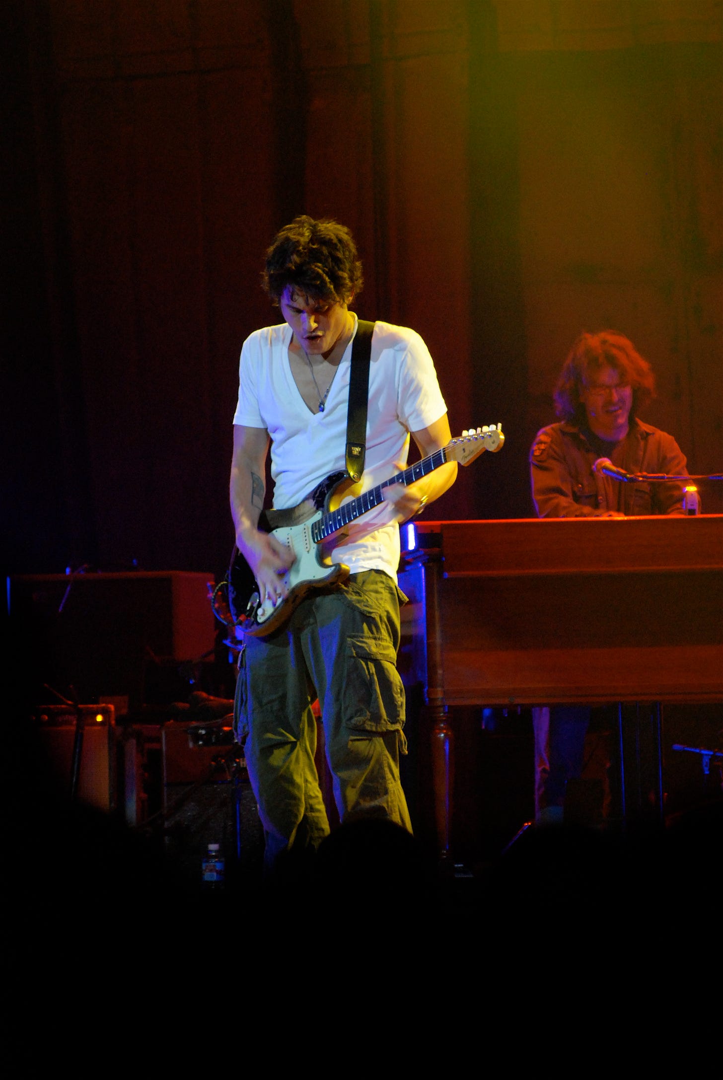 John_Mayer_performing_in_San_Jose,_California_(05_June_2007)_-_15.jpg