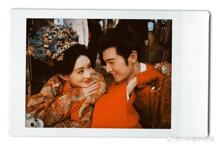 Meng Ziyi and Li Yunrui in wedding costume giggling together