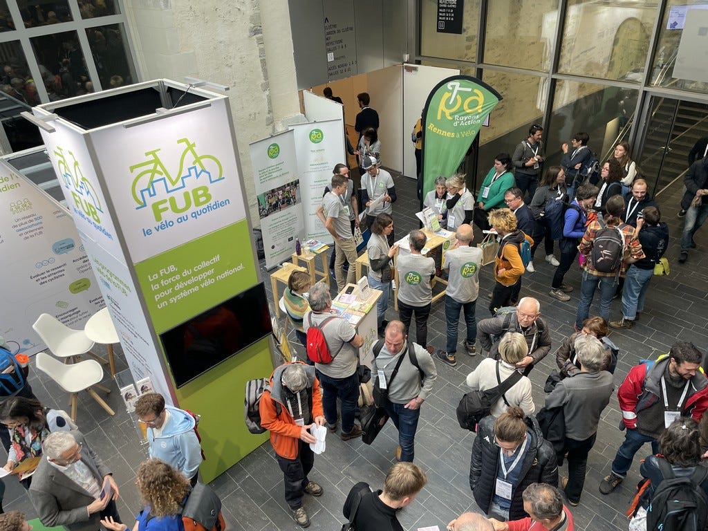 Vue de l'intérieur du congrès de la FUB
