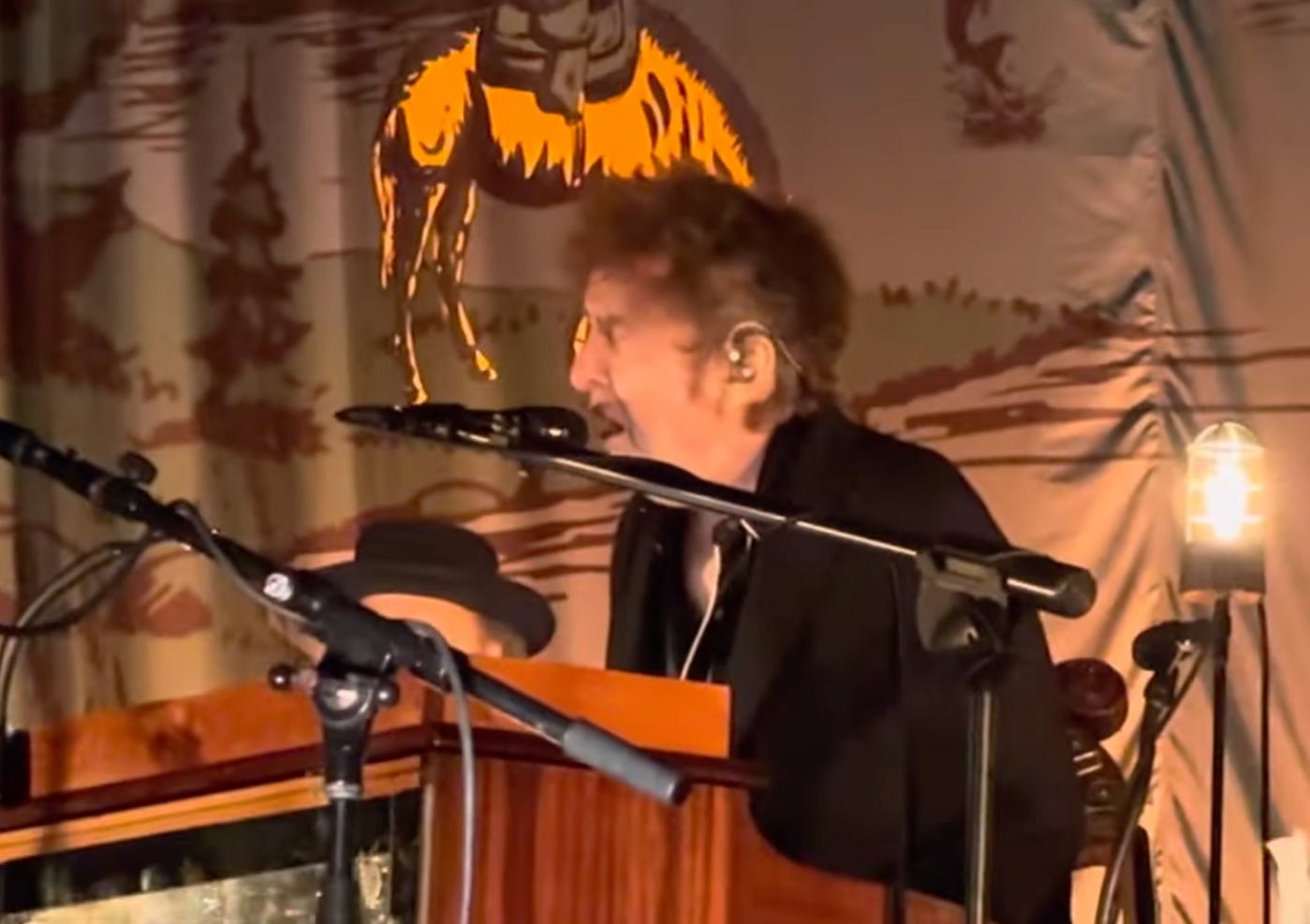 Review: Bob Dylan on the Outlaw Tour in Chula Vista, CA 2025 (by