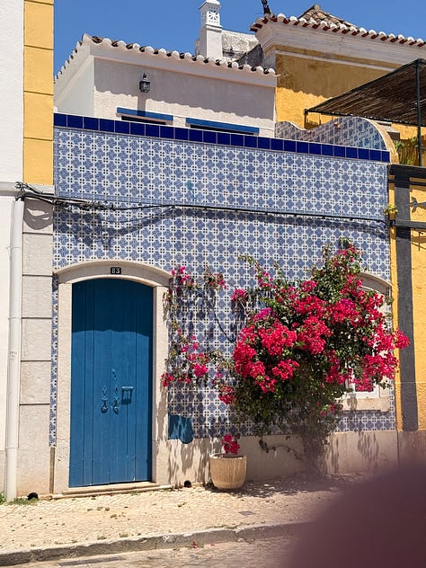Calçadas and azulejos