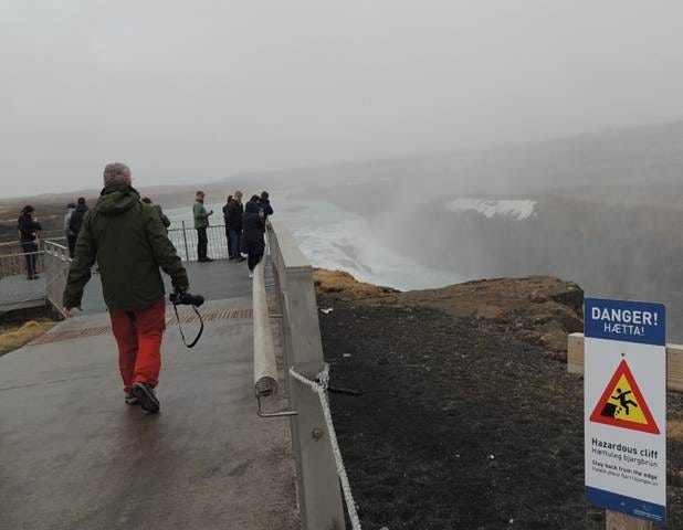 A group of people walking on a path

AI-generated content may be incorrect.