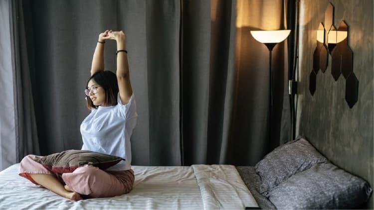 16 Things To Do Every Morning Before You Look At Your Phone - The Wellness  Corner