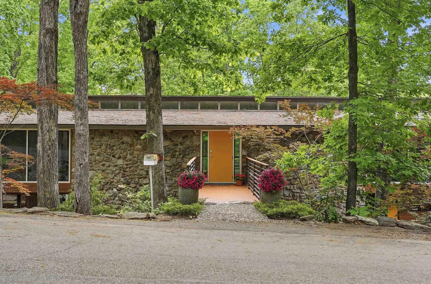 Mid-Century Modern in Little Rock, AR - $1,399,000 Mid-Century Modern in Little Rock, AR - $1,399,000