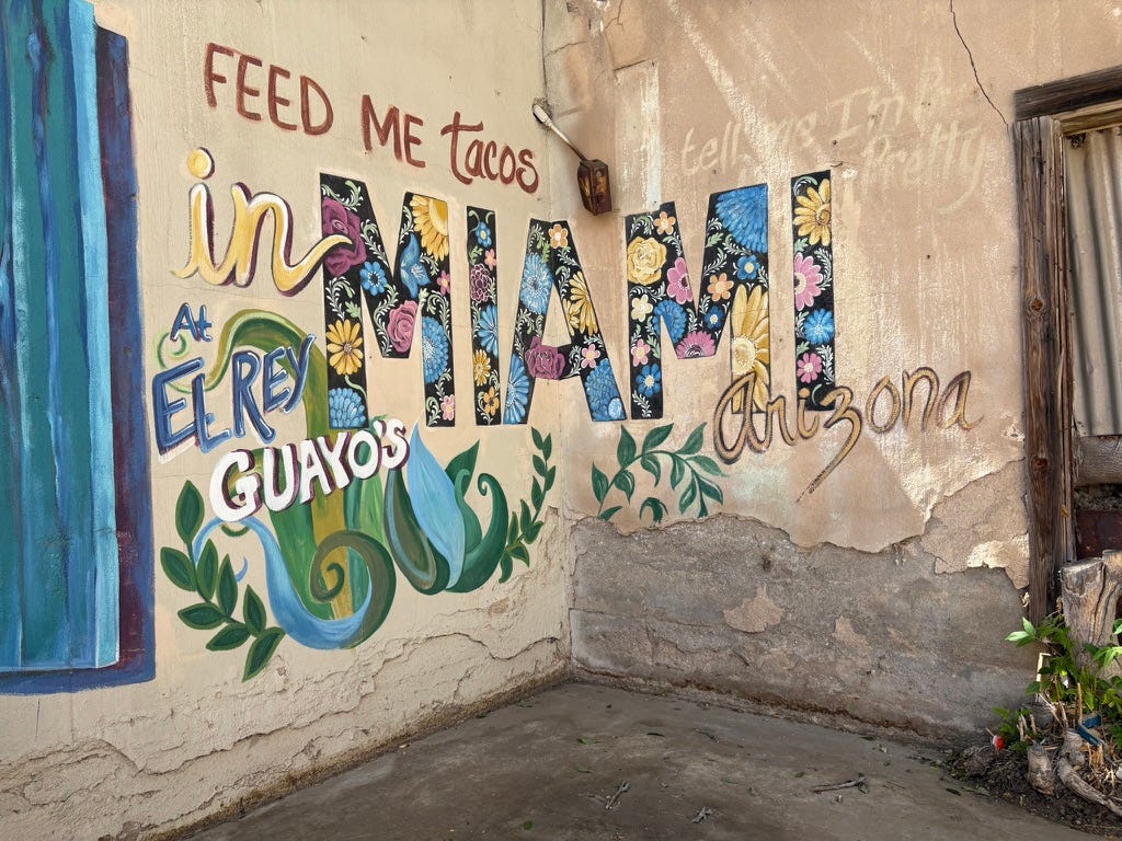 mural advertising El Rey Guayo's 