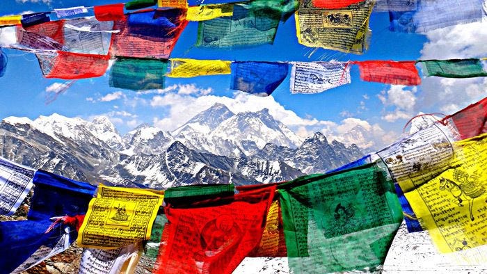 Mani Stone and Prayer Flag are Tibetan Symbols | Bandeiras de oração ...