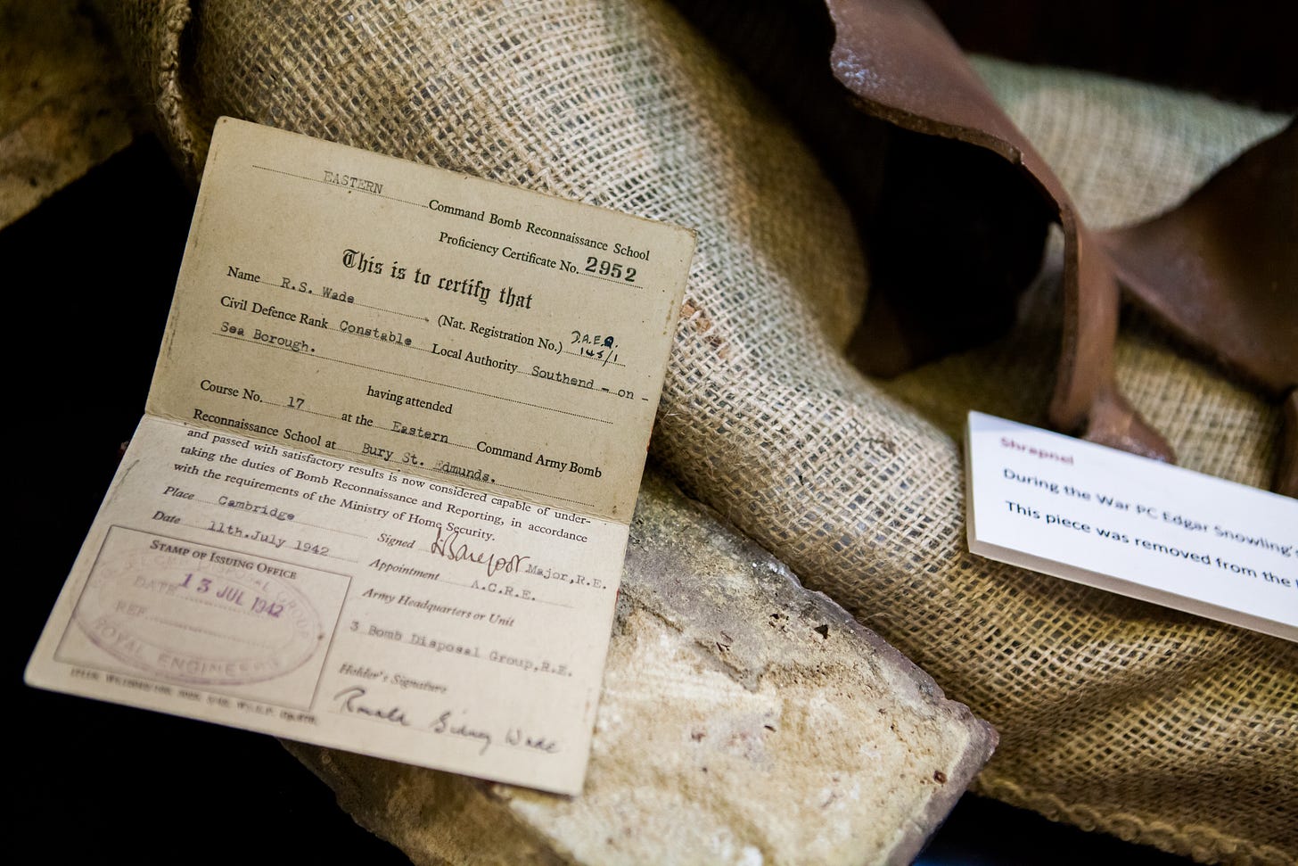 An officer's bomb reconnaissance certificate. An officer's bomb reconnaissance certificate.