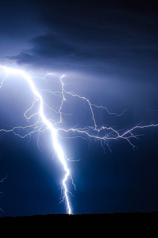 <a href="https://commons.wikimedia.org/wiki/File:Lightning_Ground_Storm_(Unsplash).jpg">Brandon Morgan littleppl85</a>, CC0, via Wikimedia Commons