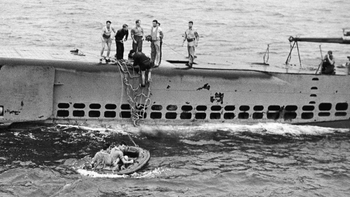Makin Island Marine raiders returning to their submarine in a rubber boat Makin Island Marine raiders returning to their submarine in a rubber boat
