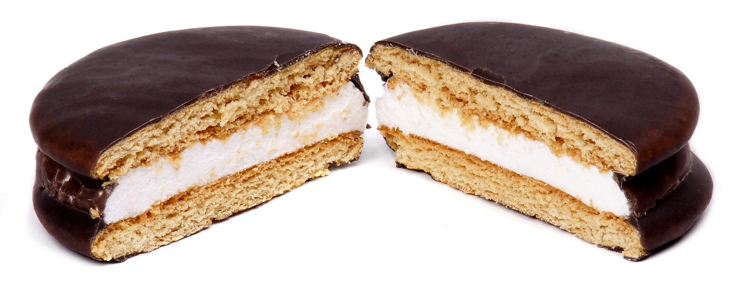 https://upload.wikimedia.org/wikipedia/commons/8/88/Moon-Pie-Single.jpg