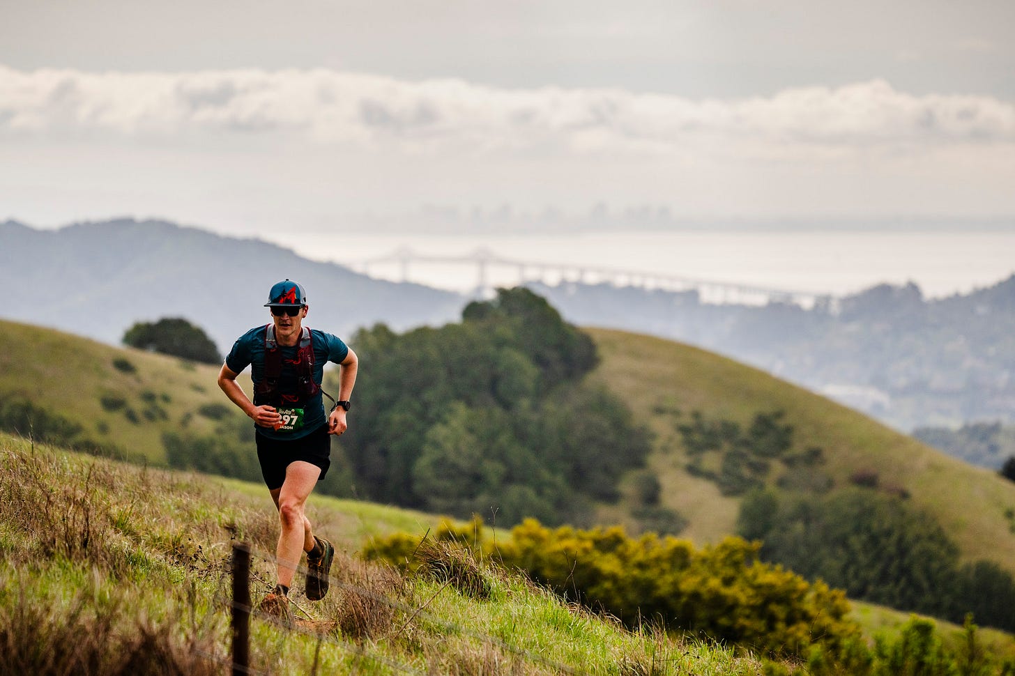 running with San Francisco skyline in background