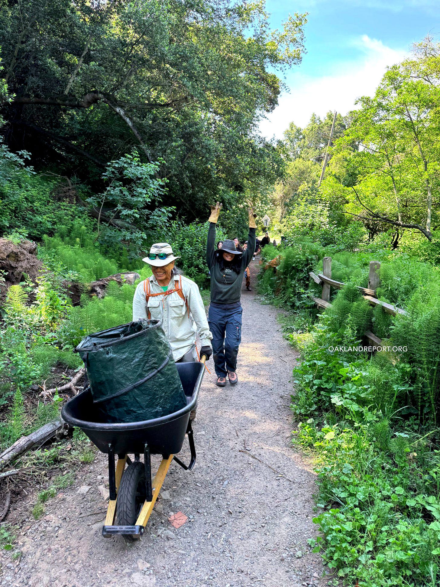 Friends of Sausal Creek volunteers enjoying a day’s work at a clean up event. (Photo: Phoebe Vo) Friends of Sausal Creek volunteers enjoying a day’s work at a clean up event. (Photo: Phoebe Vo)