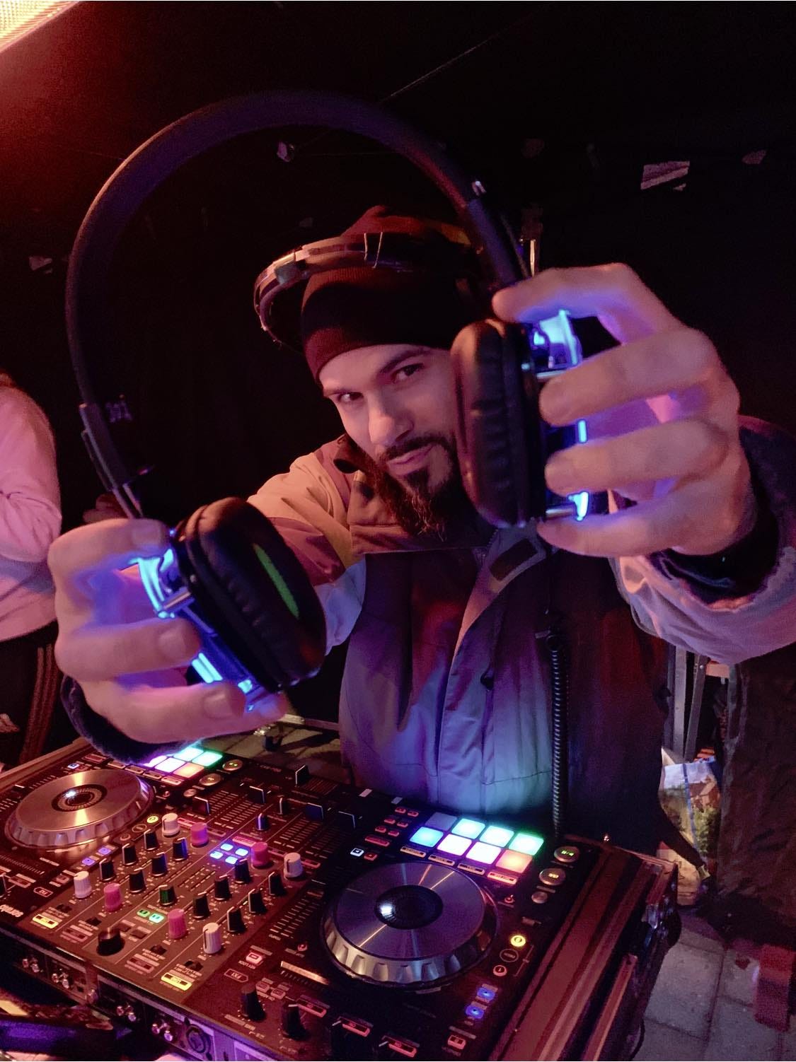 No photo description available.