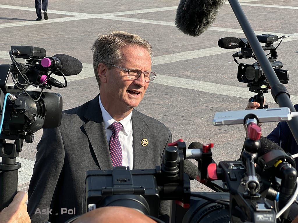 Cameras record a politician answering questions outside the US Capitol Photo: Matt Laslo © www.askapol.com Cameras record a politician answering questions outside the US Capitol Photo: Matt Laslo © www.askapol.com