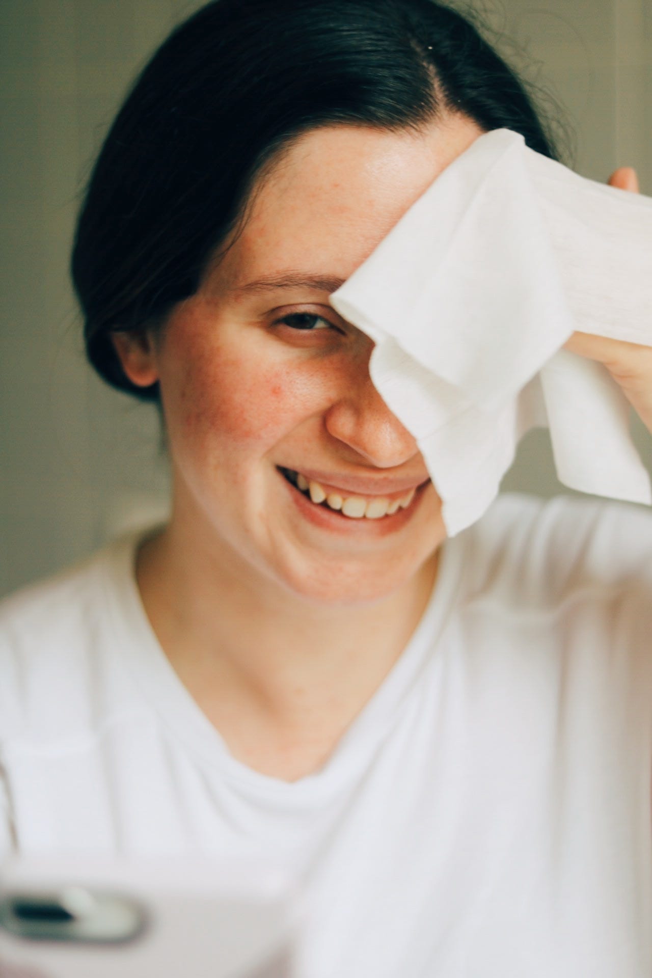 The Easiest, 3 Step Skin Care Routine for Women in their 20s The Easiest, 3 Step Skin Care Routine for Women in their 20s