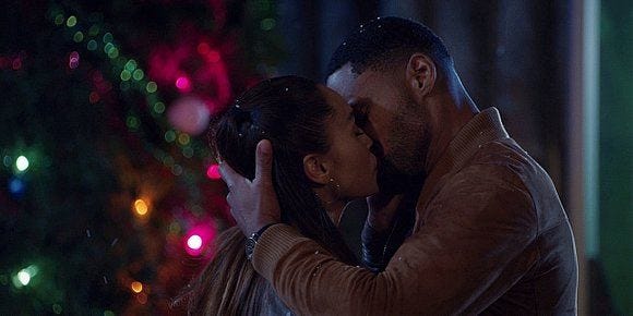 Lindsey Morgan kissing Walker Trey for final time. Lindsey Morgan kissing Walker Trey for final time.