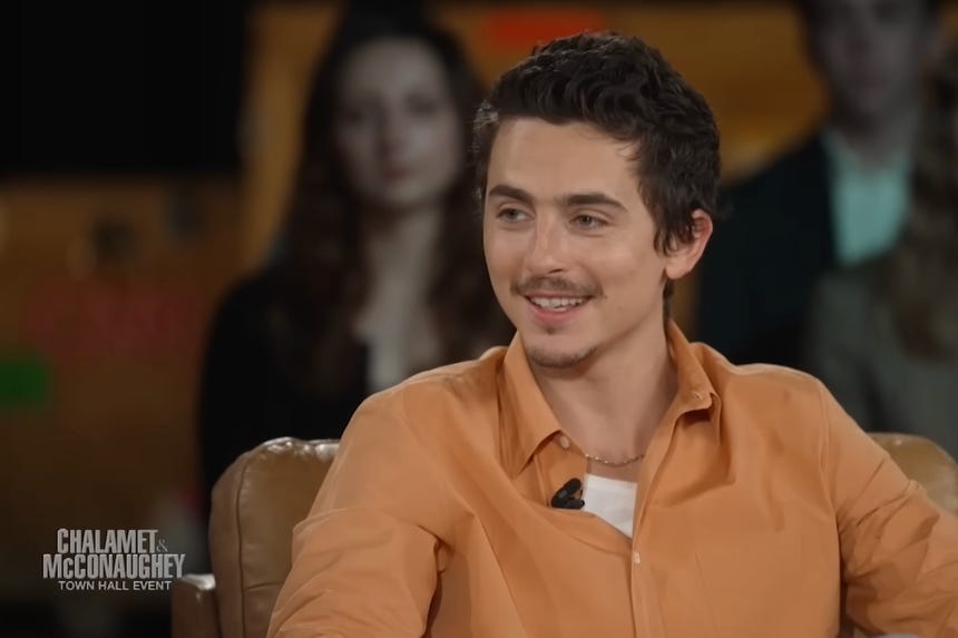 Timothée Chalamet durante la conversazione con Matthew McConaughey, dal profilo YouTube di CNN
