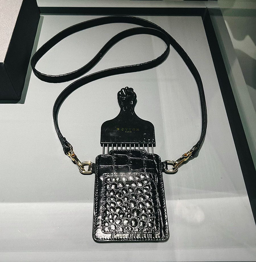 Botter, Afro pick and pouch