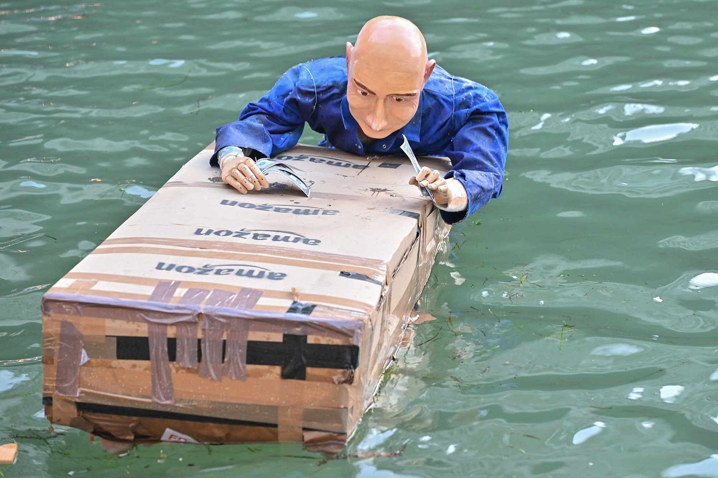 Protestors Push Jeff Bezos Dummy Into Venice Canal amid Wedding Protests Protestors Push Jeff Bezos Dummy Into Venice Canal amid Wedding Protests
