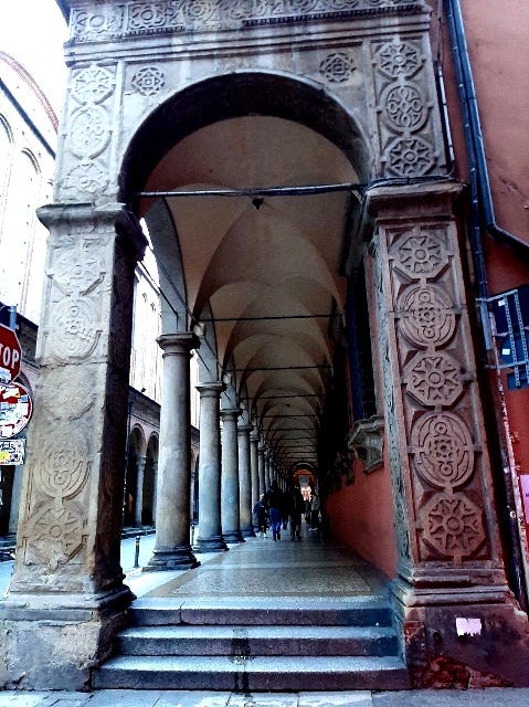 decorazione di un portico a Bologna