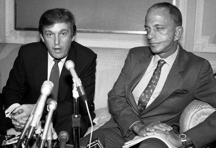 Trump et Roy Cohn en 1984 Trump et Roy Cohn en 1984
