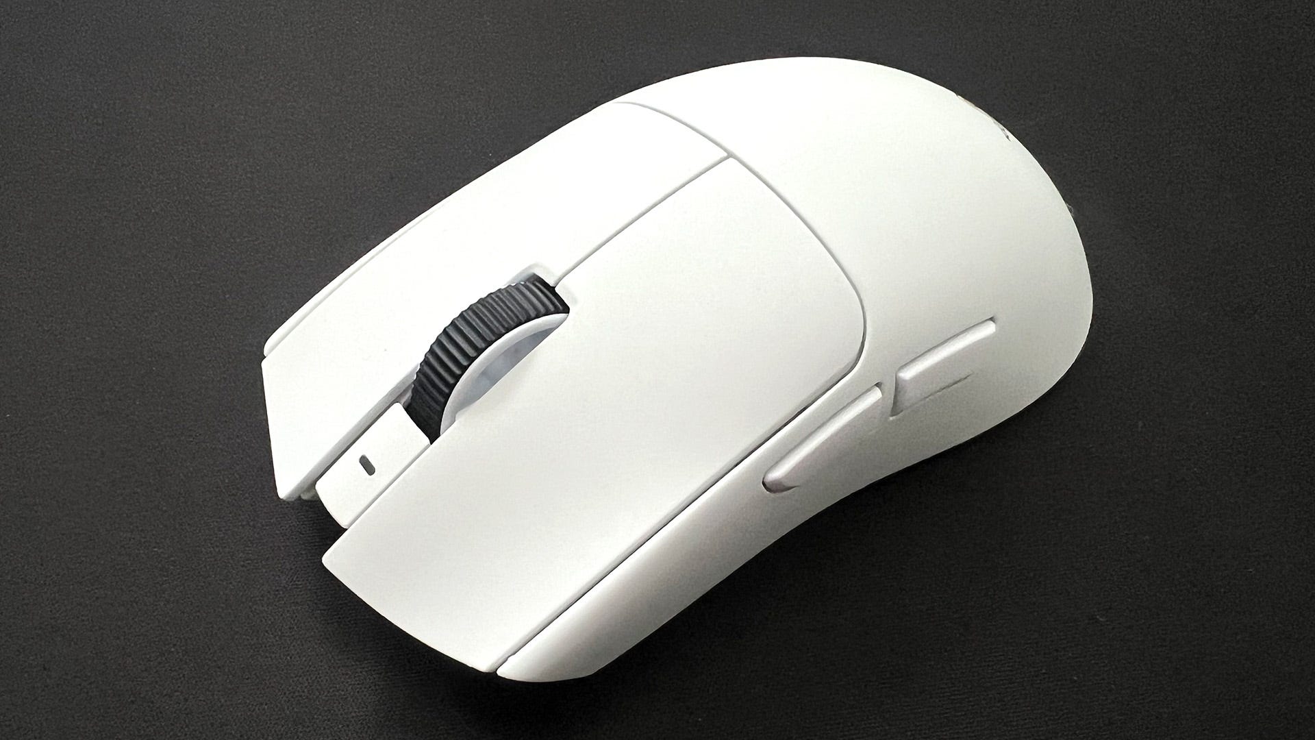 Razer Viper V4 Pro review: superior to the Logitech G Pro X2