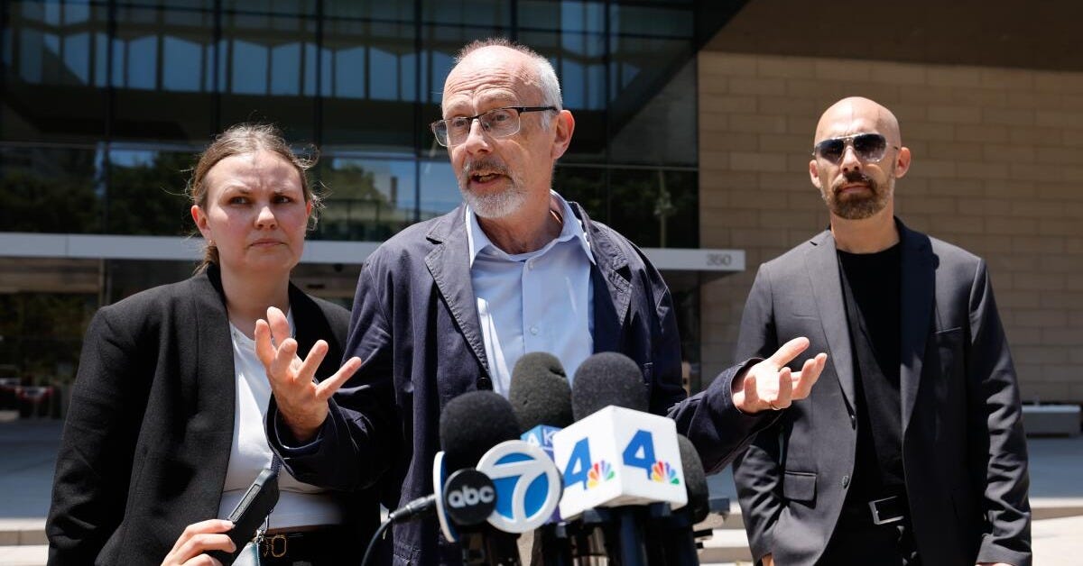 Mistrial declared in Palisades fire arson case, a stunning blow to U.S.  prosecutors - Los Angeles Times