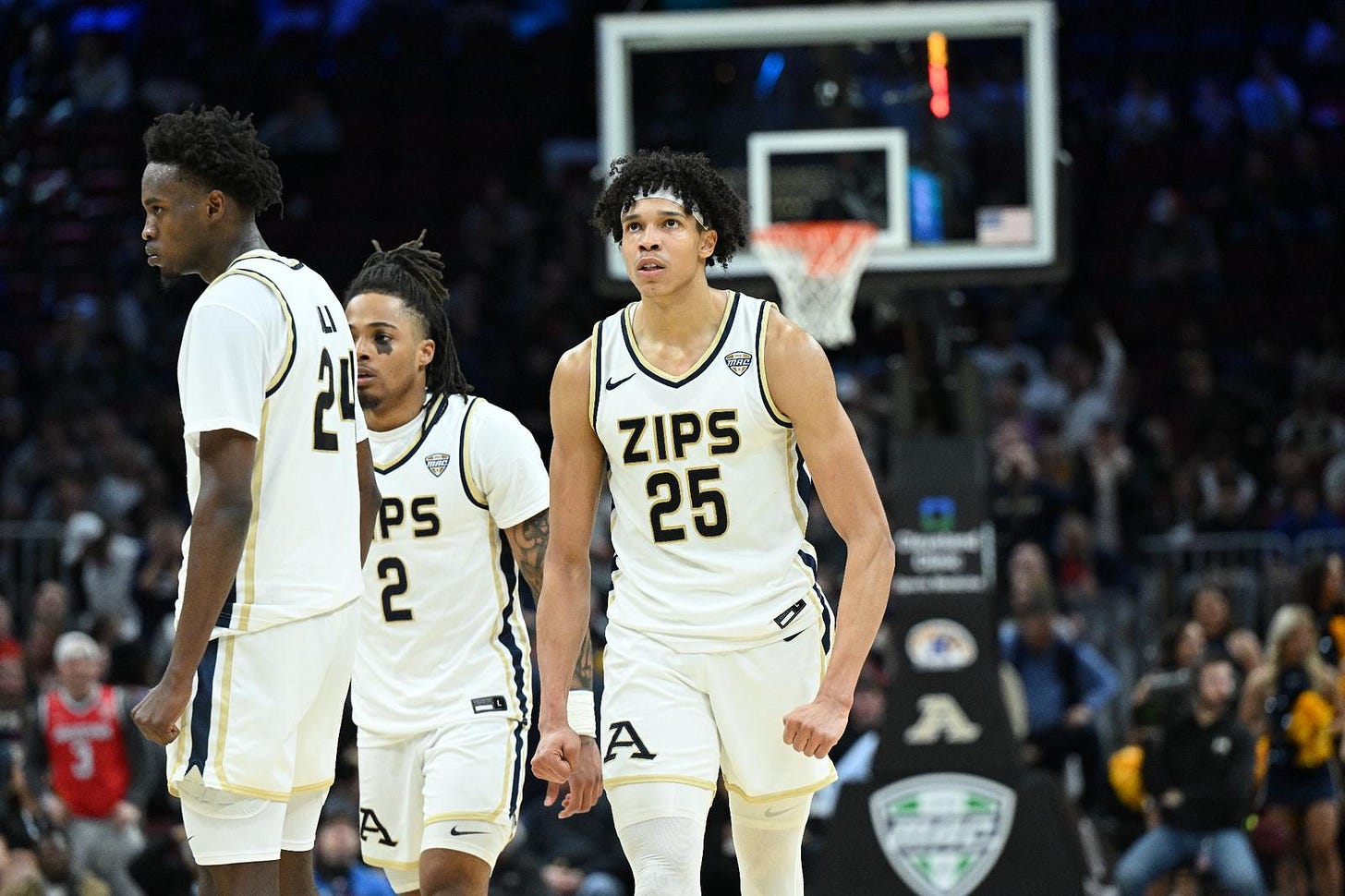 Enrique Freeman Named Finalist for the 2023-24 Lou Henson National Player  of the Year Award - University of Akron Athletics