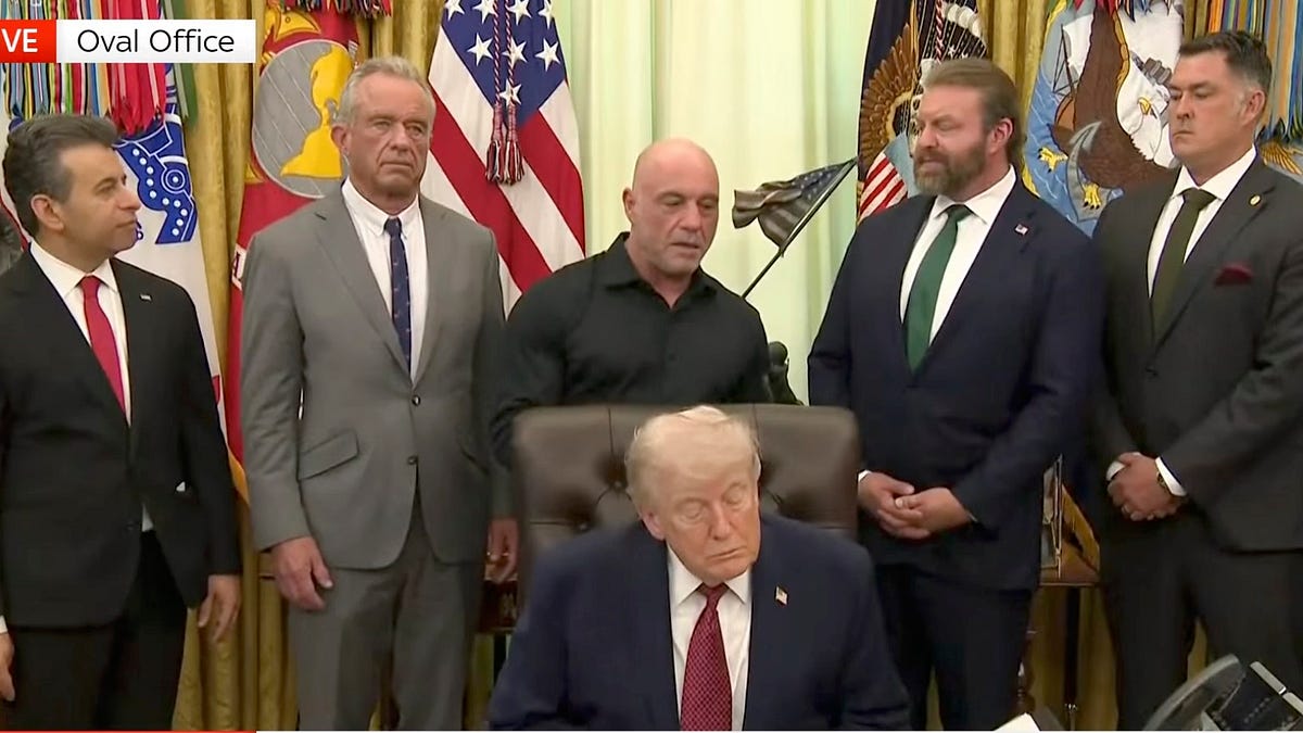 Joe Rogan Telling Impressionable Senior Citizens About Drugs Now