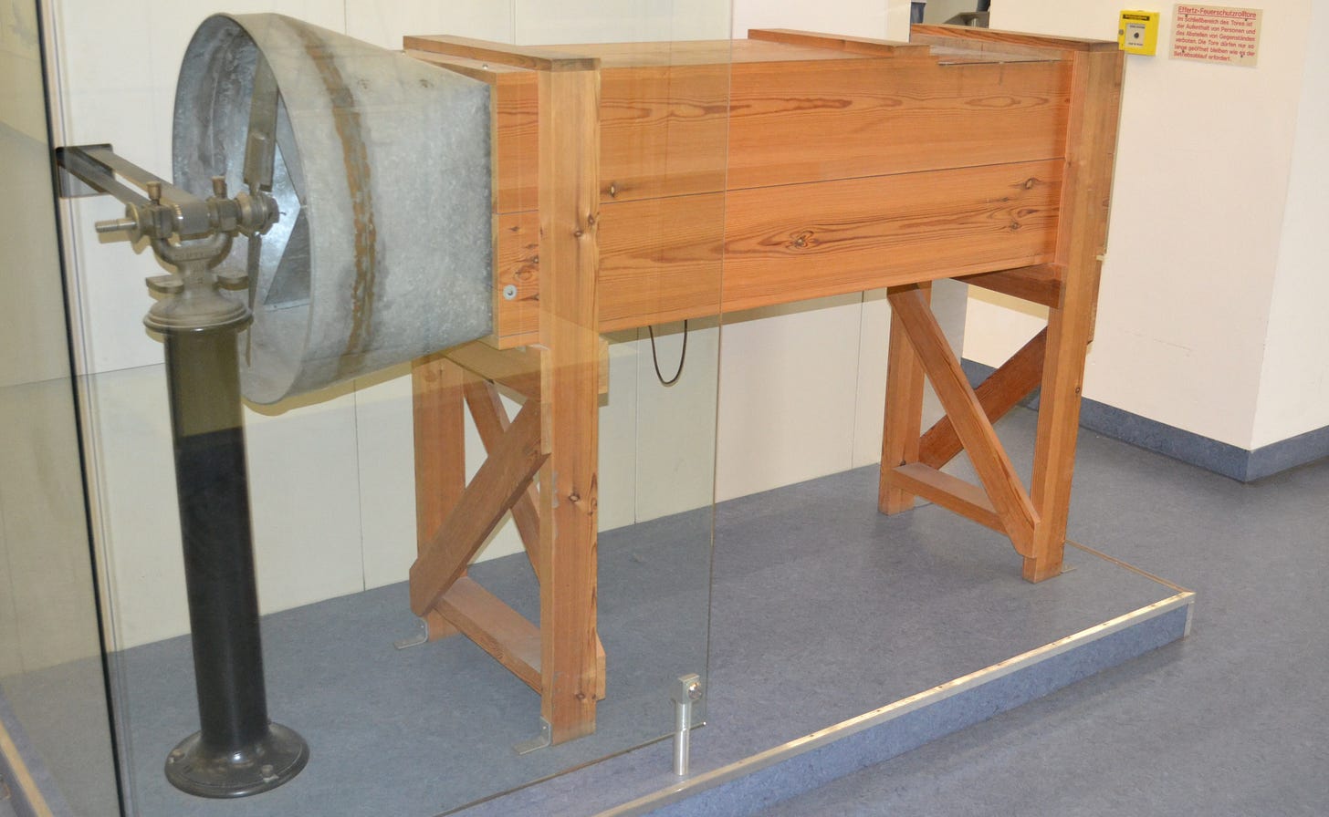 File:Wright Brothers Wind Tunnel Replica.jpg - Wikimedia Commons