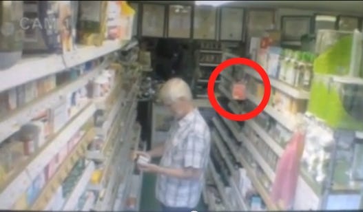 It's behind you! It's behind you!