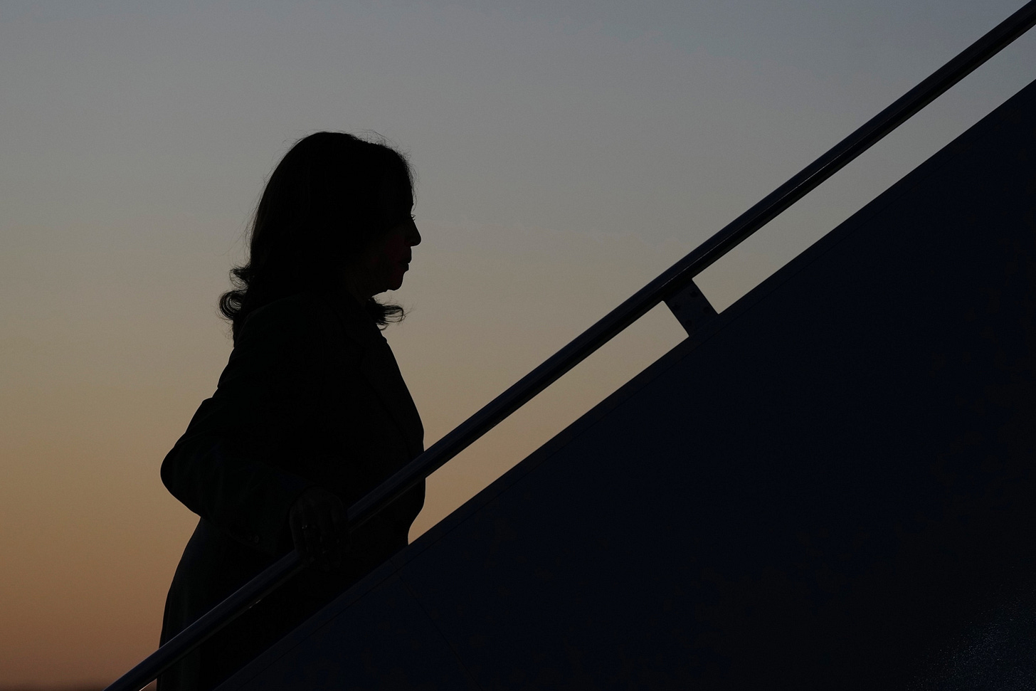 https://i.abcnewsfe.com/a/5355ef97-90ec-450b-bf44-283f614a9ea7/harris-sillouette_1726899579577_hpMain.jpg
