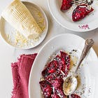 Di barbabietole e sfoglie di pasta fresca color magenta