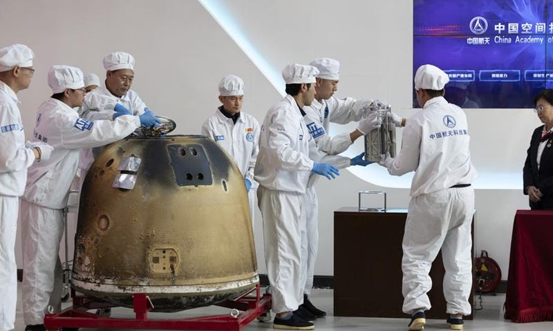 Researchers prepare to weigh Chang'e-6 lunar samples during a returner opening ceremony at the China Academy of Space Technology under the China Aerospace Science and Technology Corporation in Beijing, capital of China, June 26, 2024. (Xinhua/Jin Liwang) Researchers prepare to weigh Chang'e-6 lunar samples during a returner opening ceremony at the China Academy of Space Technology under the China Aerospace Science and Technology Corporation in Beijing, capital of China, June 26, 2024. (Xinhua/Jin Liwang)
