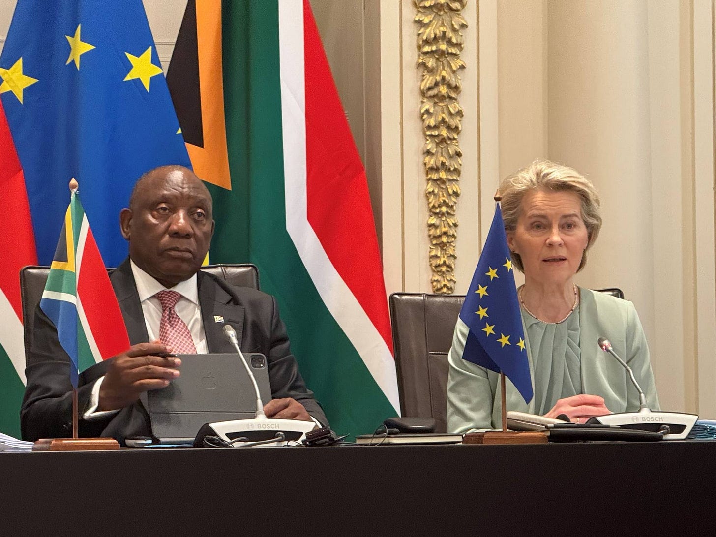  Cyril Ramaphosa, Präsident von Südafrika, und Ursula von der Leyen, Präsidentin der Europäischen Kommission, reden zur Eröffnung des 8. EU-Südafrika Gipfel in Kapstadt. 