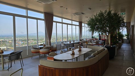 Hilton Garden Inn Rayong - Rooftop bar and pool