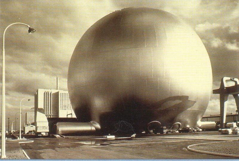 The EDF1 reactor in Chinon was also known as ‘La Boule’, and could generate 70 MW of electricity. The EDF1 reactor in Chinon was also known as ‘La Boule’, and could generate 70 MW of electricity.