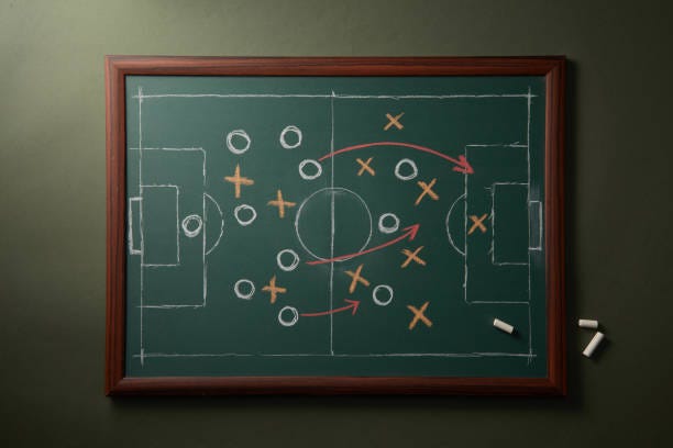 Tácticas de fútbol en placa - foto de stock