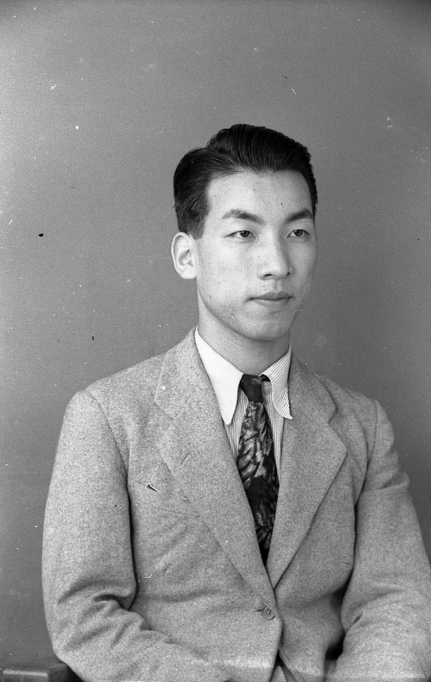 鄧南光在東京的自畫像|來源:鄧南光/Wikimedia Commons(CC BY-SA) 鄧南光在東京的自畫像|來源:鄧南光/Wikimedia Commons(CC BY-SA)