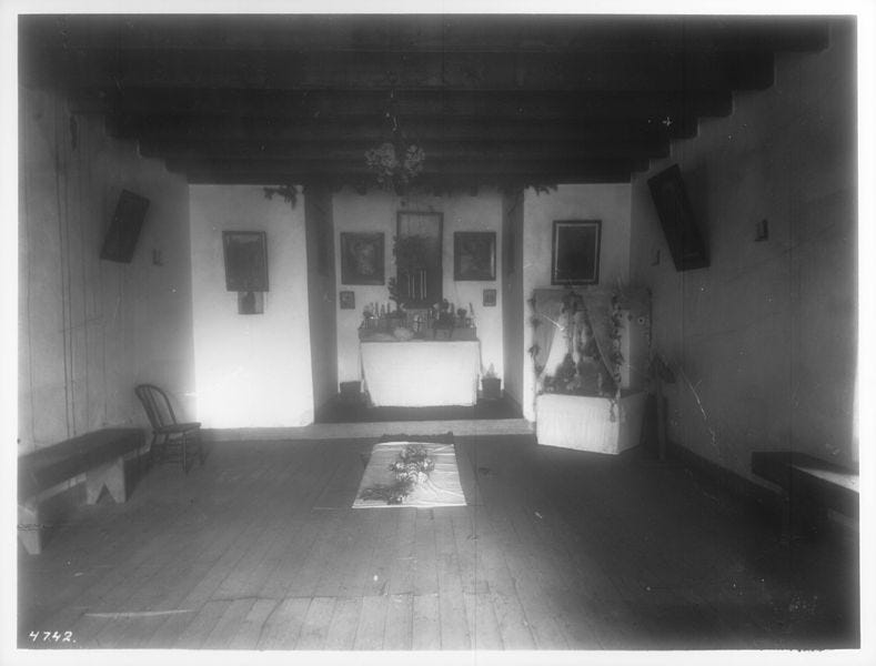 Private chapel of Manuel Chavez, 1900. via Wikimedia Commons.