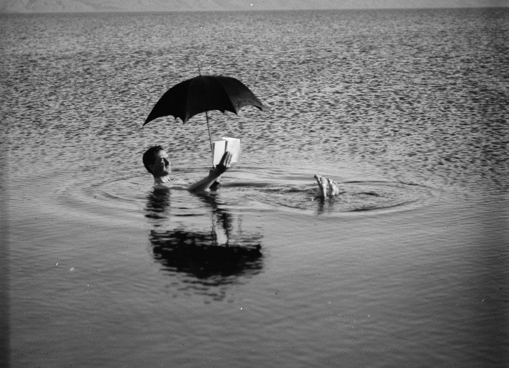 https://www.motifri.com/wp-content/uploads/2024/07/vintage-beach-read.jpg https://www.motifri.com/wp-content/uploads/2024/07/vintage-beach-read.jpg