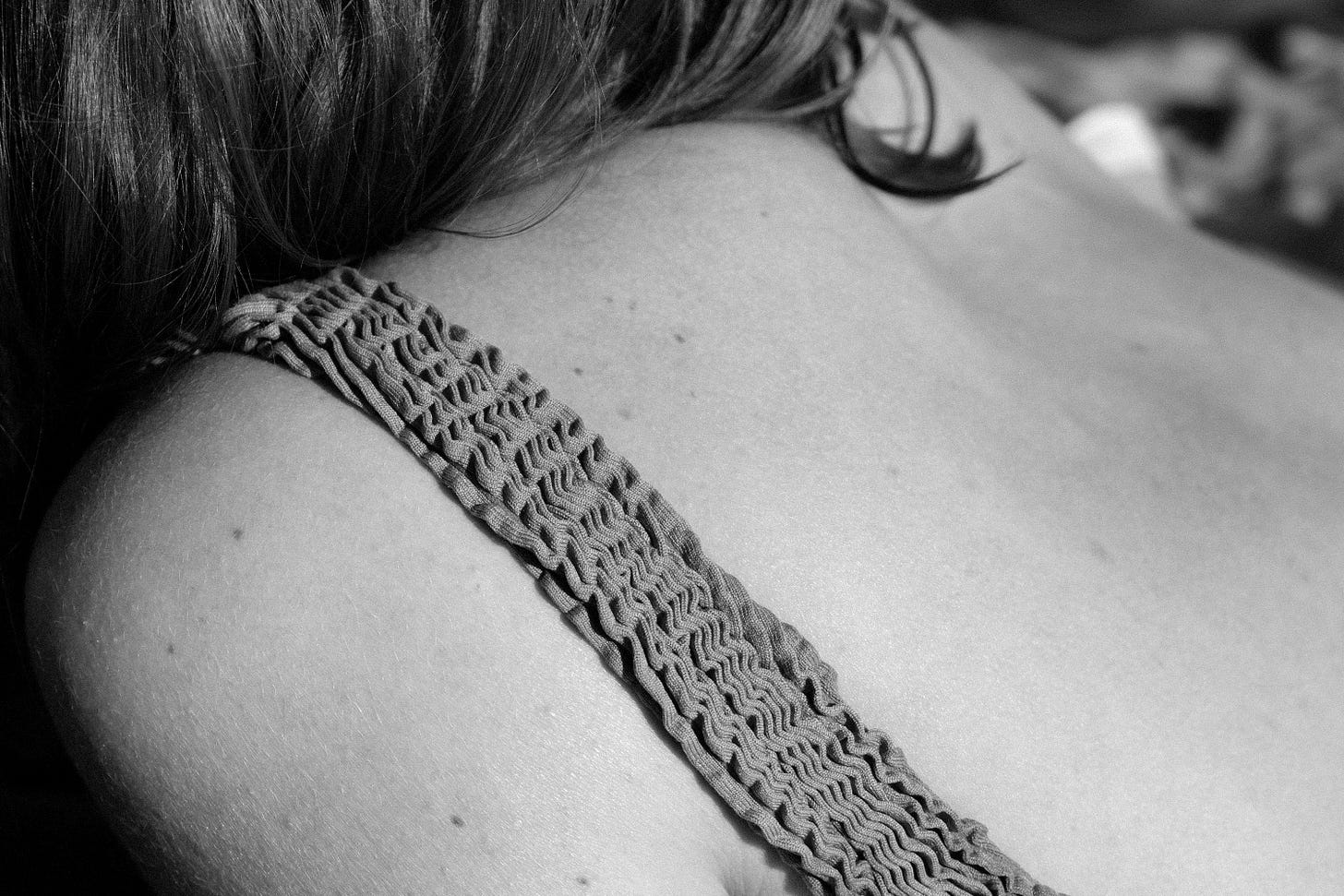 woman wearing silver chain necklace woman wearing silver chain necklace