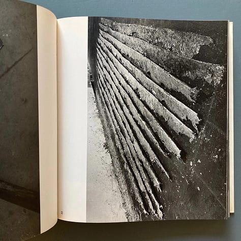 Richard Serra, Edited by Ernst-Gerhard Güse, with contributions by Yves-Alain Bois, Douglas Crimp, Richard Serra & Armin Zweite, Translation by Michael Robinson and John Shepley, Rizzoli, New York, NY, 1988 [Galerie m, Bochum / Verlag Gerd Hatje, Stuttgart, 1987] [Saint-Martin Bookshop, Bruxelles-Brussel. Art: © Richard Serra / ARS, New York]