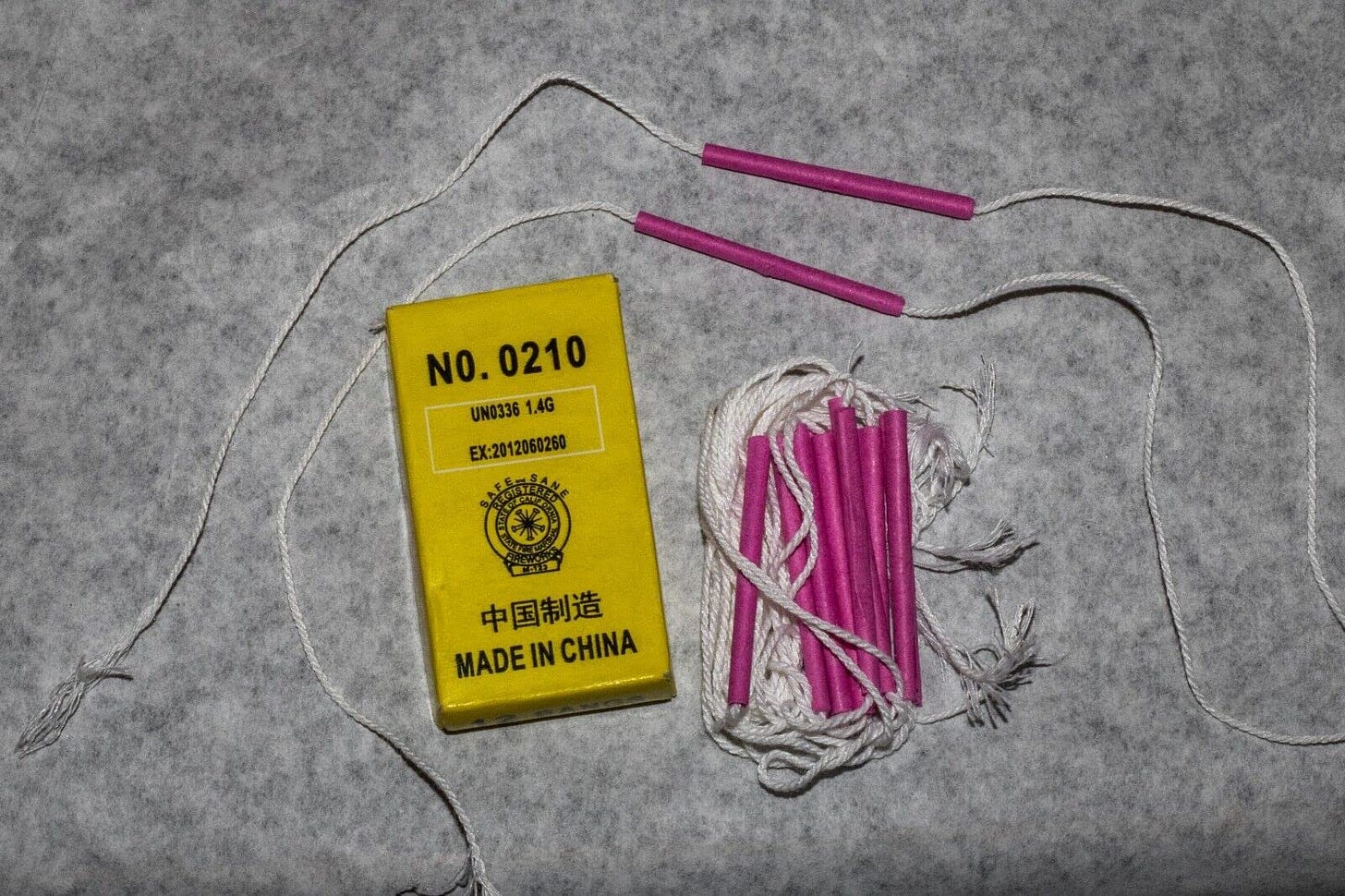 Amazon.com: 144pieces-in-line Pull String Perimeter Alarms Dominator  Boo-Traps Bigger Bang MPNPS144 : Toys & Games